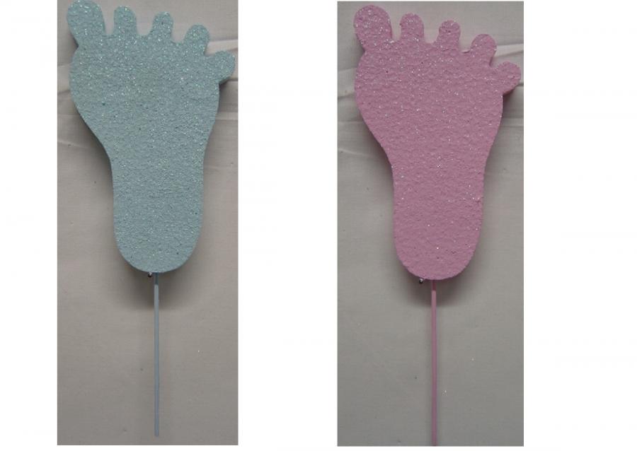 polystyrene--baby-feet-on-stick